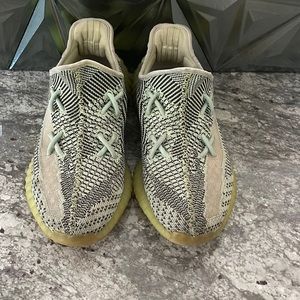 yeezy 350 color green no box
